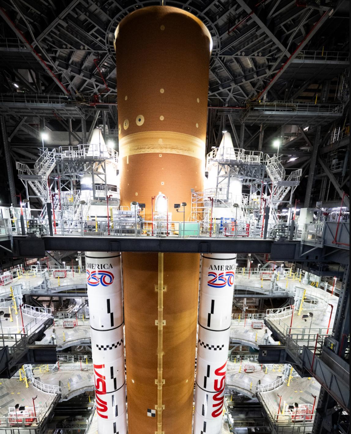 NASA的Artemis II 阿尔忒弥斯二号使用的 SLS（太空发射系统）火箭