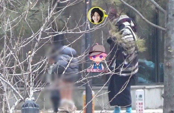 白百何让孩子随地小便偷拍小孩真的有点歹毒，也许是尿急了才撒也没啥吧，但是露天直接