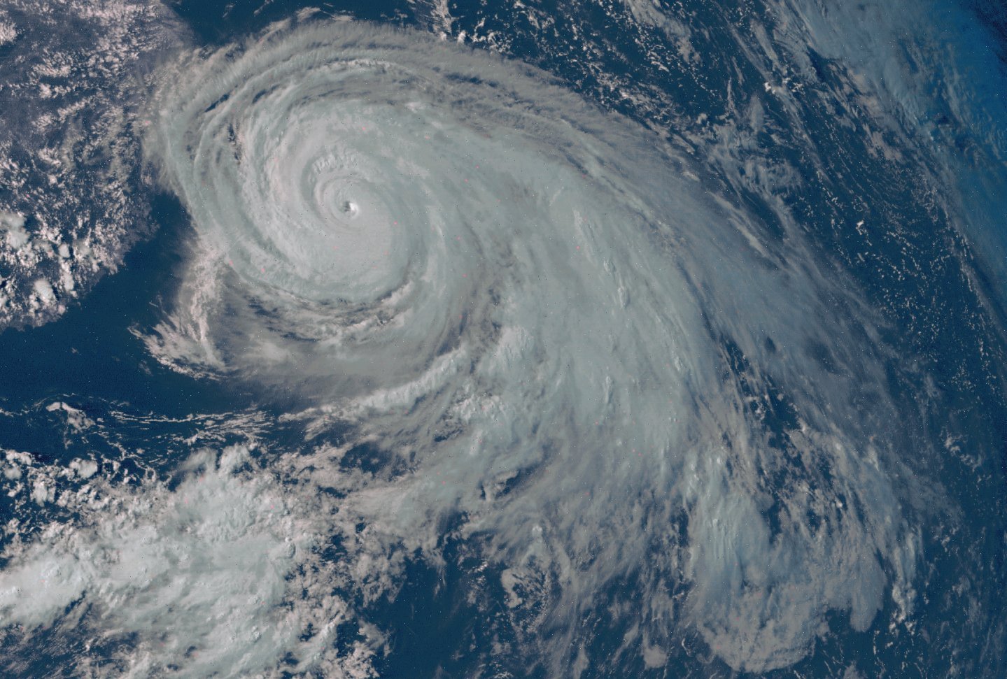 “风云二号G”卫星今天（8月3日）拍摄到的的第6号台风“卡努”，可以看到“卡努”