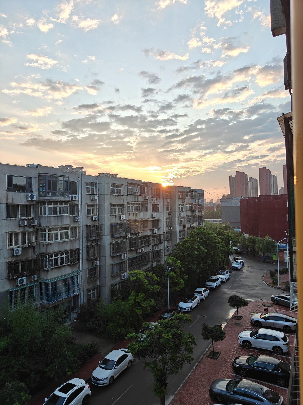记录我的2026经历了一夜的狂风暴雨，电闪雷鸣，早晨依旧是旭日东升，艳阳高照。
