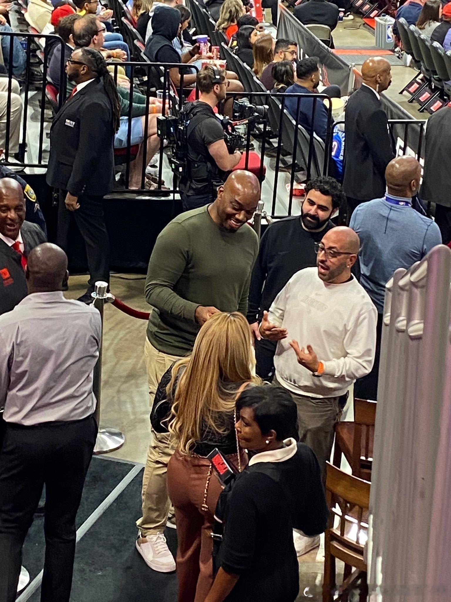 📰 NBA晨报 第87期｜1月18日 周日老火箭成员卡尔兰德里昨天来现场看了比