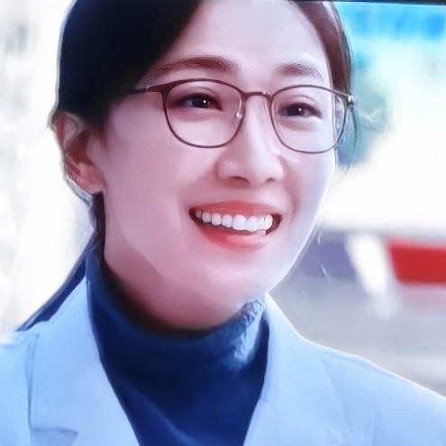 《小城良方》中，在小西门医院车明明也是出类拔萃的好医生。吴叔咳嗽许久，一直没有查