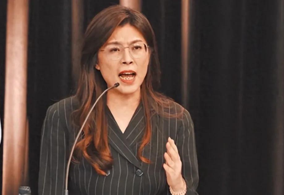 实在不行求大陆吧！国民党主席郑丽文发布声明，台湾现在快没气烧了。天然气库存只剩一