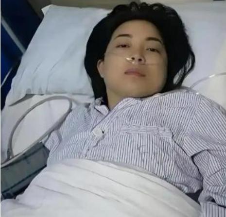 江西24岁女子病逝，未婚夫垫付30万治疗费，办完丧事准备离开，女方父亲递来一个红