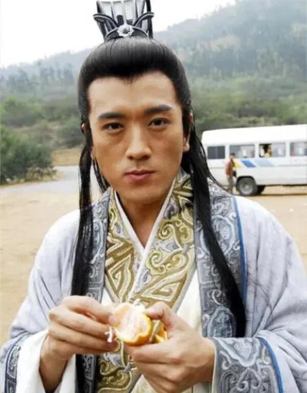 和黄圣依相爱相杀的杨子，年轻时也是风流倜傥玉树临风，就连七仙女都被他的魅力所吸引