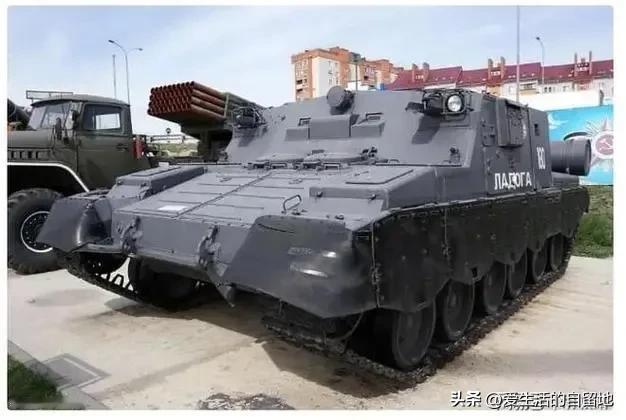 “拉多加”战车是T-80主战坦克的变型车，由列宁格勒的基洛夫坦克厂于20世纪70
