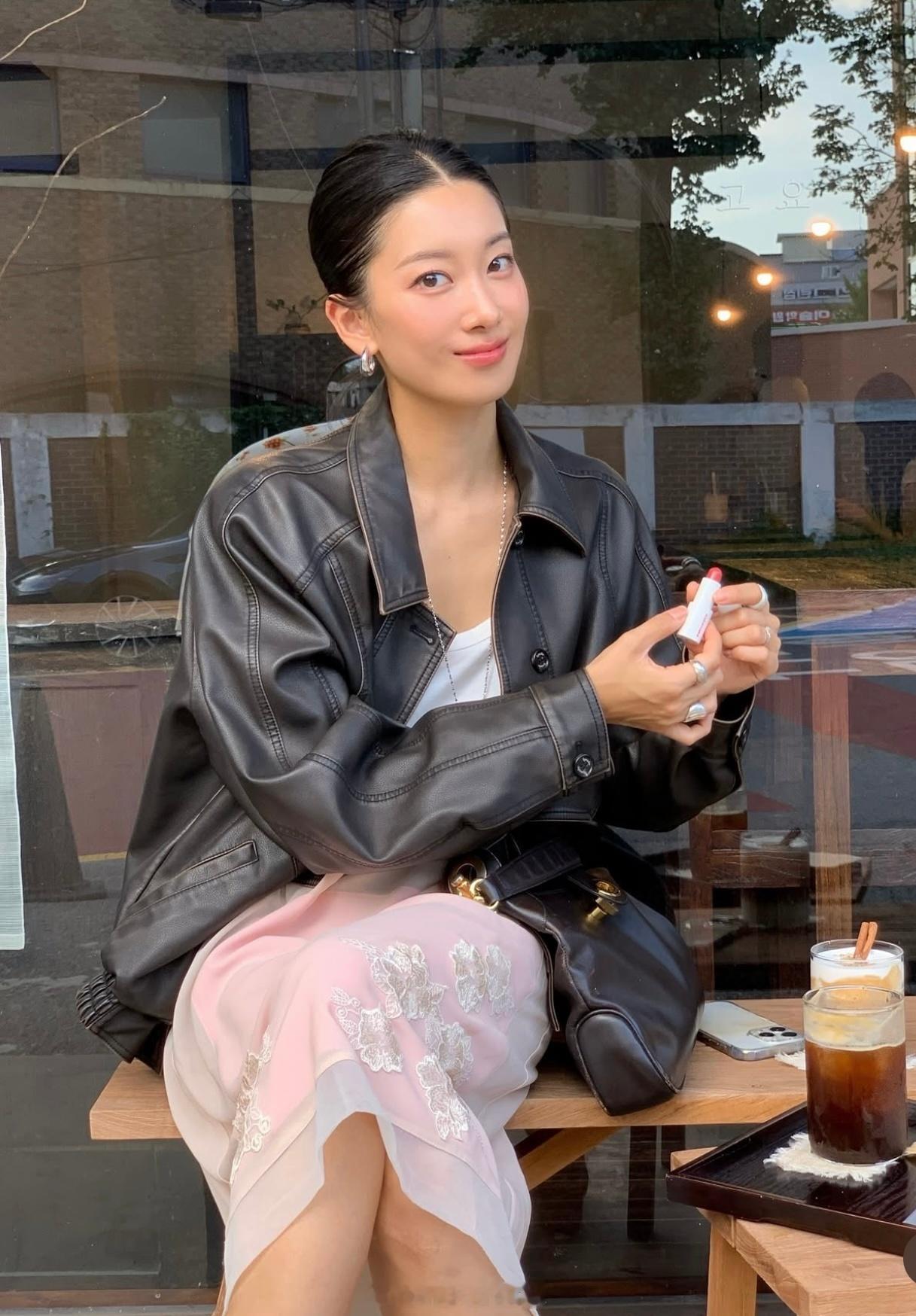 穿搭分享 连续更新第2567天韩国时尚女生日常搭配早秋搭配韩系穿搭超能新星汇新星