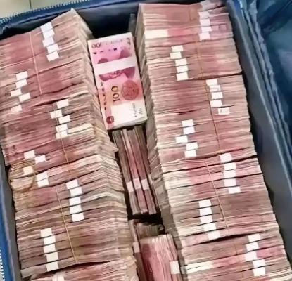 啥是洗钱？给你举个最易懂的例子：你买彩票中了800万，国家扣20%的税，到手64