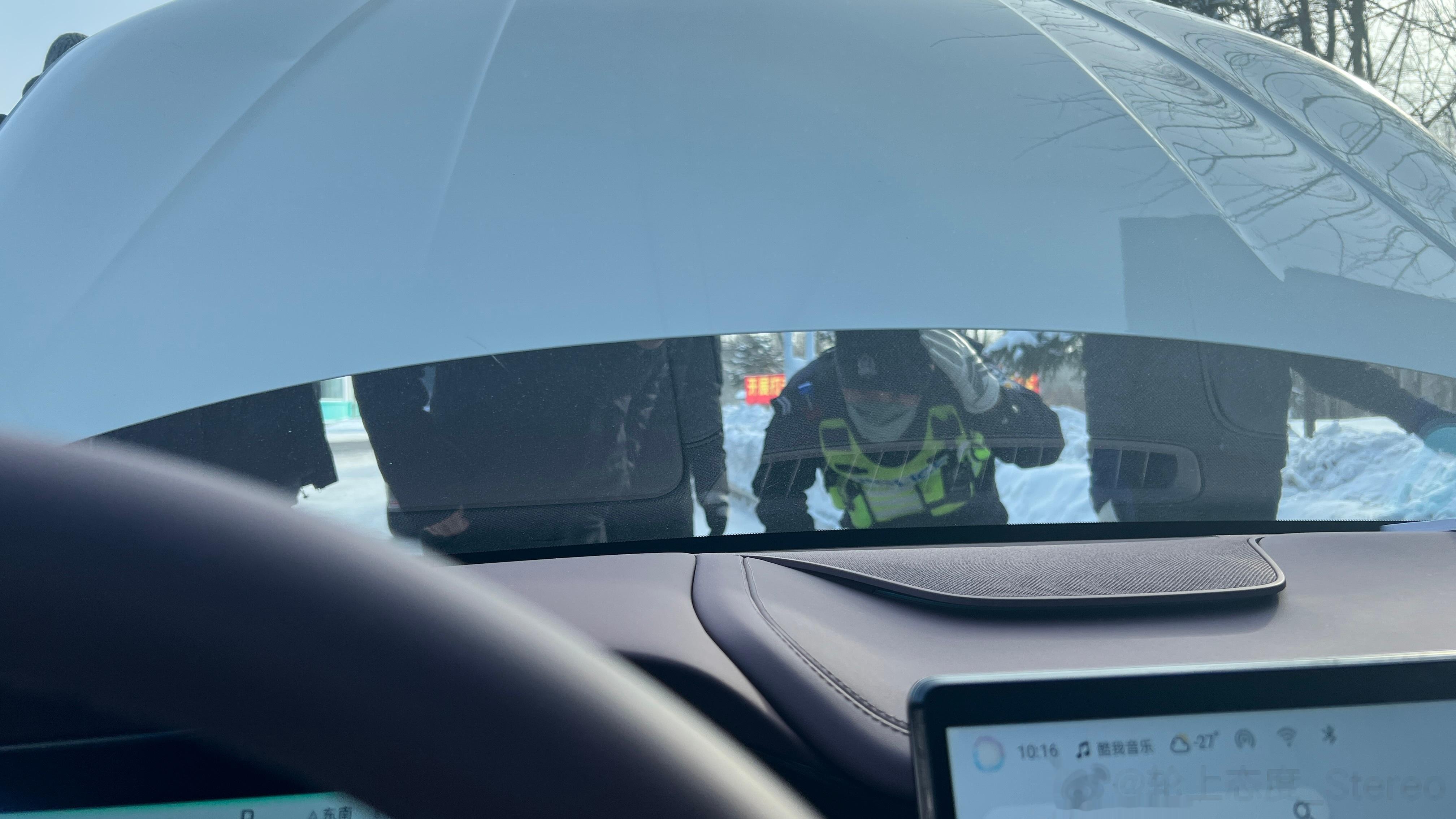 人生第一次被交警Pull Over哥，我真是原厂车来的[二哈]  ​​​
