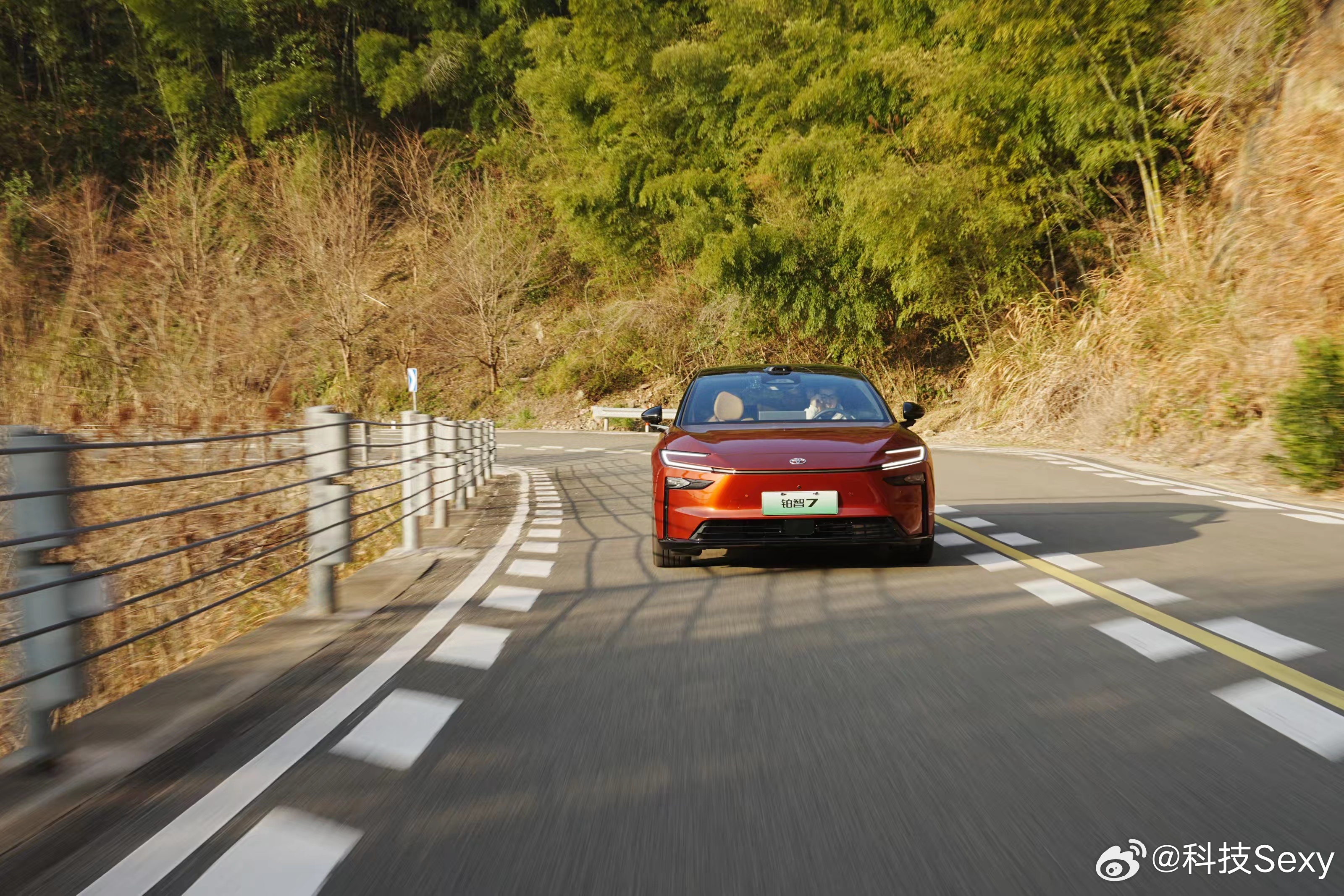 最近媒体首测丰田铂智7动态表现正式启动了，不少人都好奇这台车开起来到底什么水平。