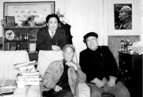 1978年，原华北军区副参谋长孙毅中将外出理发，理完发后感觉还太长，让理发师再给