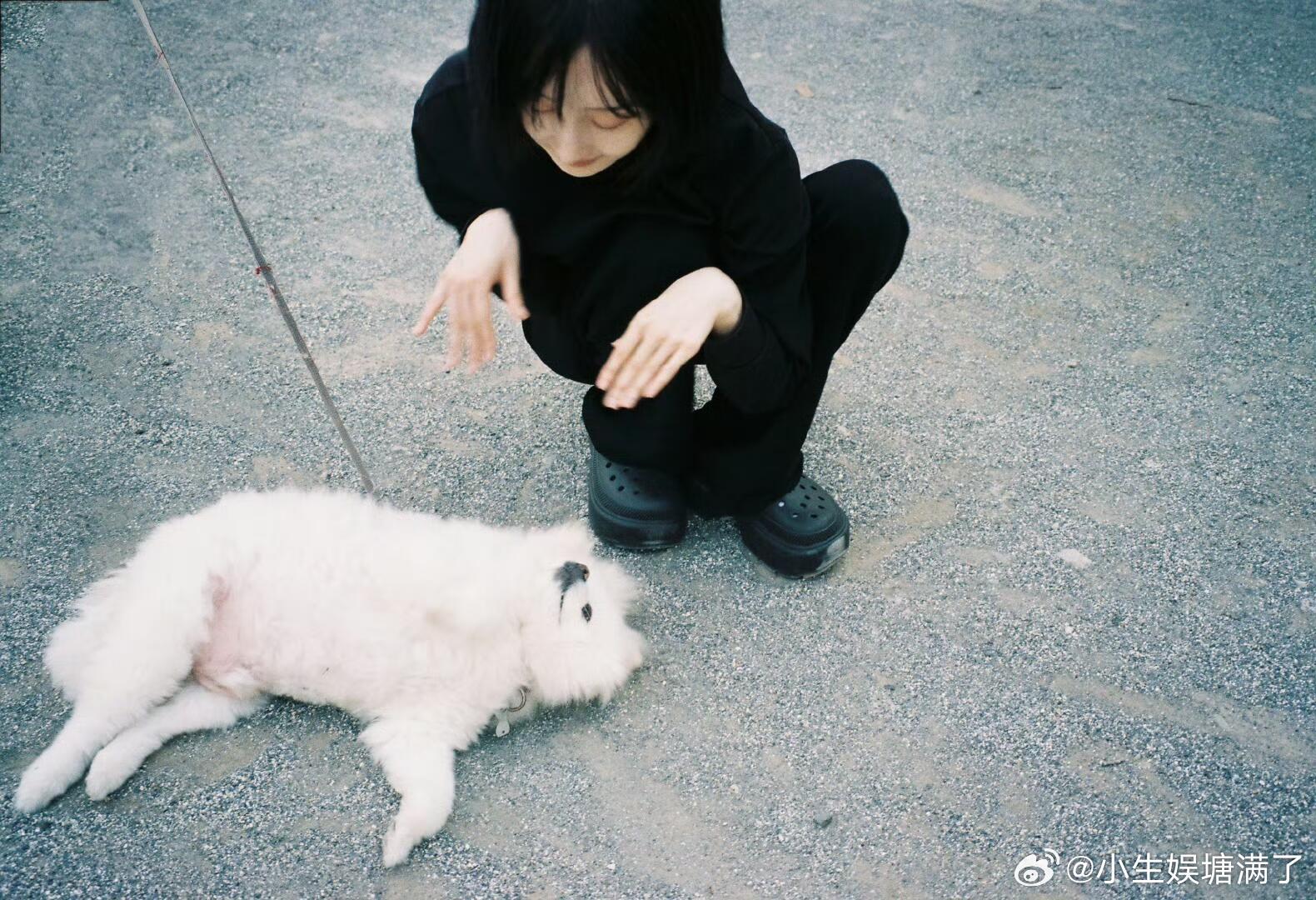  曲禾隐身的名字哑妹被救赎17年黑暗、17年隐忍，哑妹的痛全在曲禾的眼睛里。全程