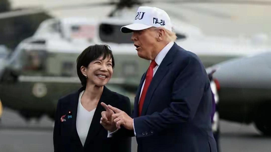 高市早苗这下彻底焦头烂额了，首相之位悬了！东京接连爆发反她的抗议，前首相带头逼宫