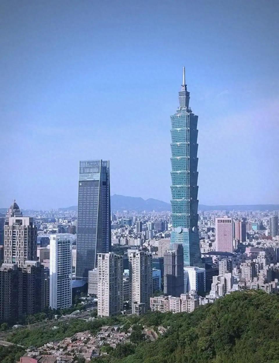 台海问题迎来新路子，不靠和平谈判，也不直接武力收台，而是让台湾当局自己扛不住，主