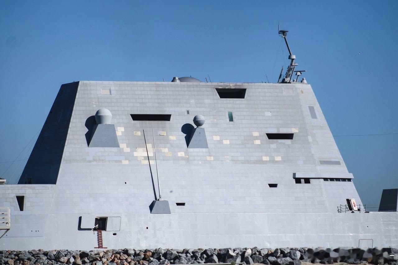 DDG1001迈克尔  蒙苏尔号近景