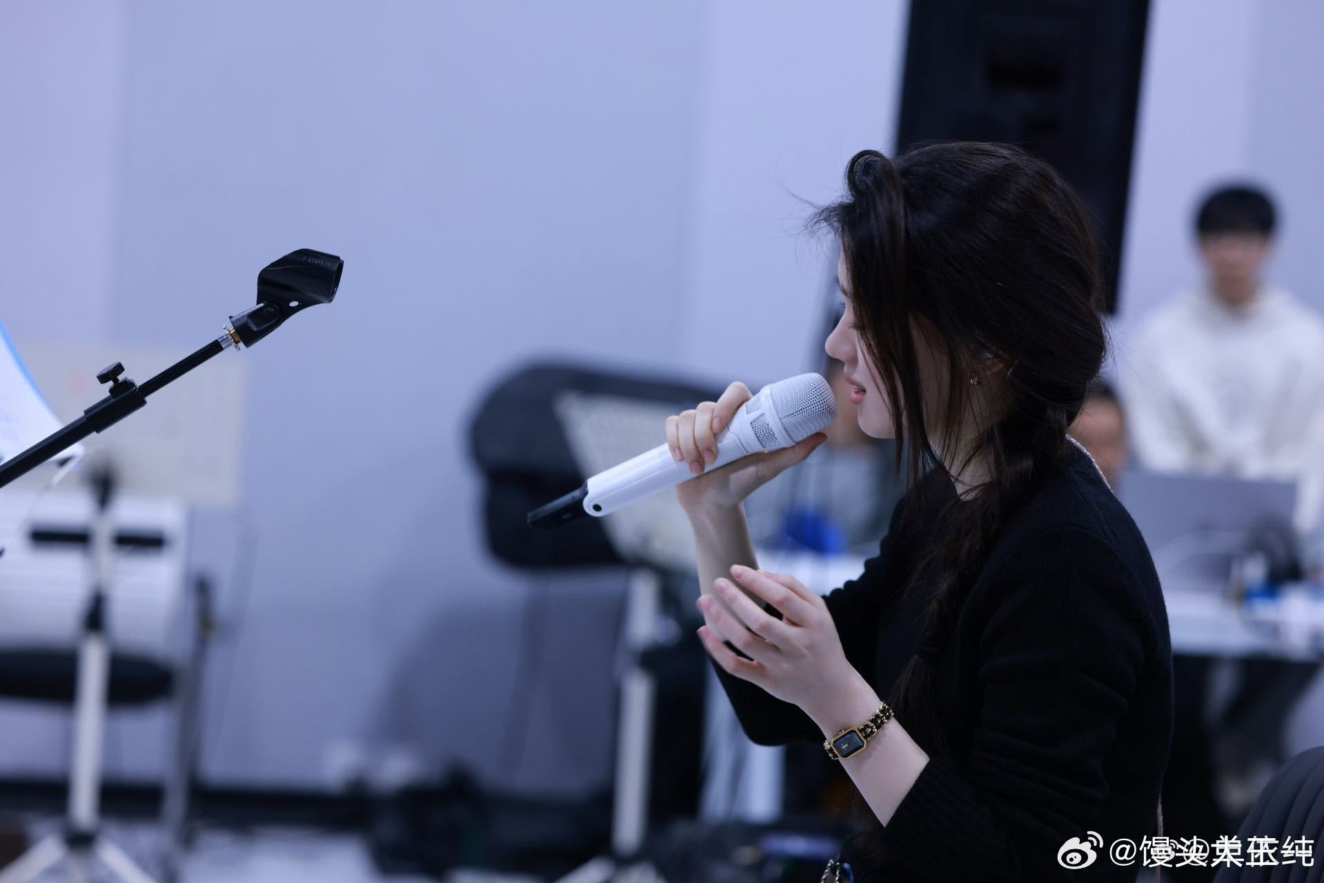 单依纯抢票  真的被单依纯演唱会热度惊到，深圳秒罄武汉紧接火爆，实力歌手的现场魅