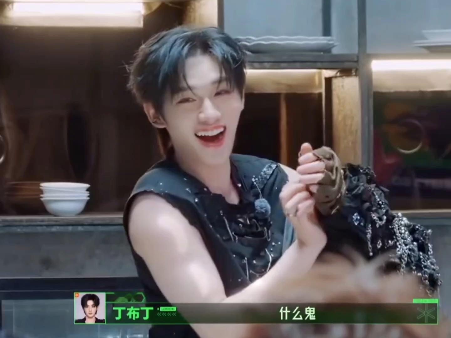 劳斯！我不要工资，丁程鑫一脱衣服下面就开始“哇”的工作我也可以干😭丁程鑫 开始