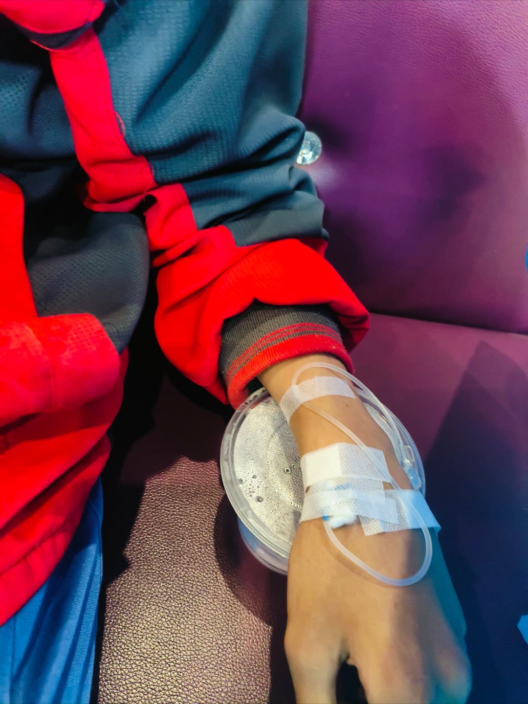 哎，啥也不说了，也不知道说啥了。这老师也是，大晚上的让跑操，出了一身汗，这两天又