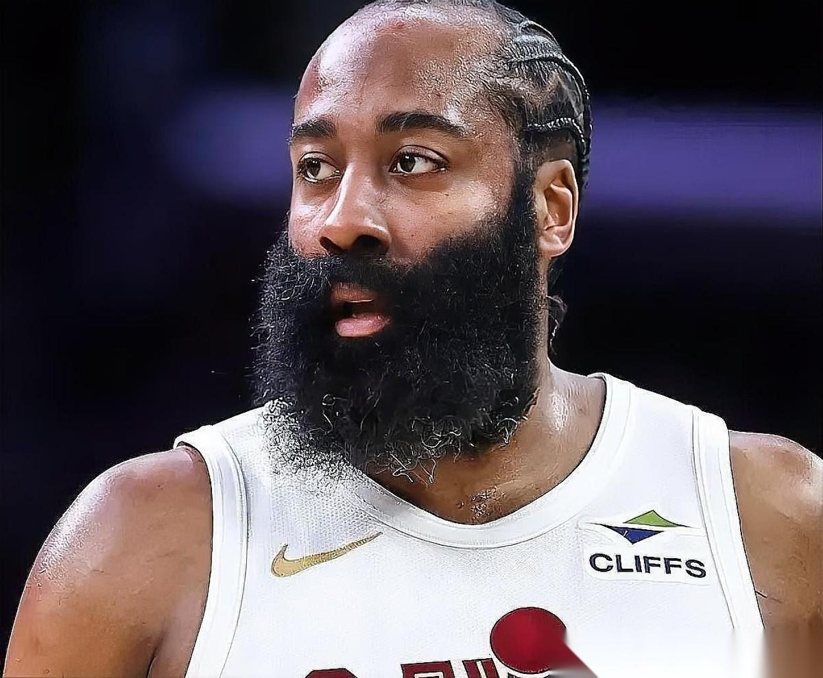 离谱！骑士收官战直接摆烂，哈登米切尔阿伦莫布里8人集体缺席，肖华也不管管。
北京