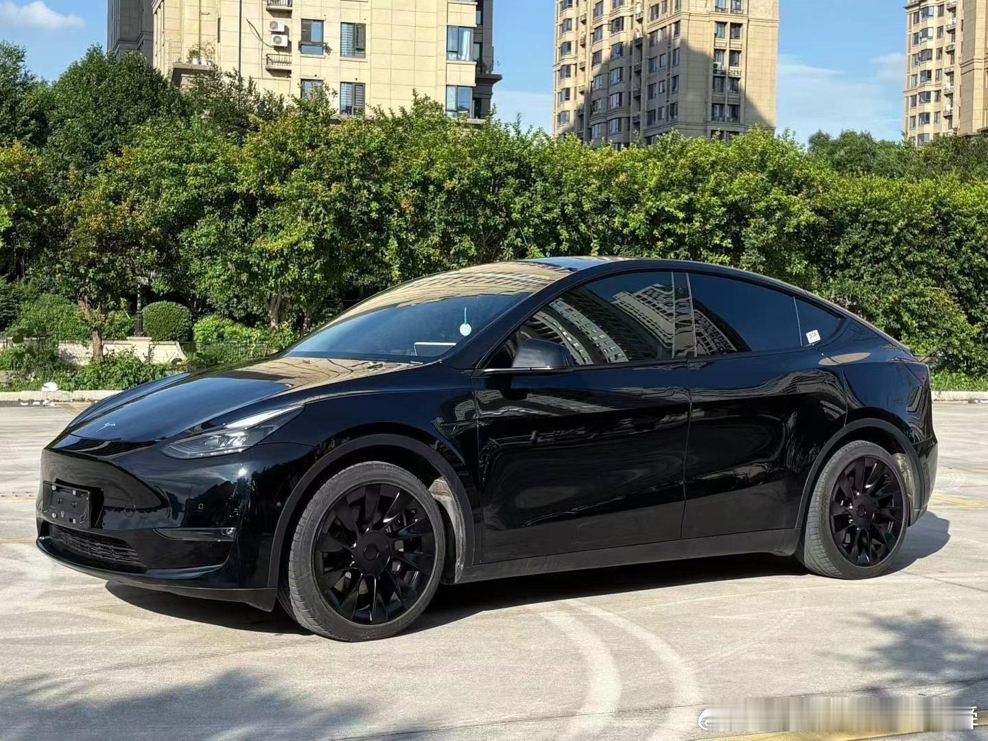 特斯拉modelY，后轮驱动版，21年12月，7万多公里，车况精品，总价低13.