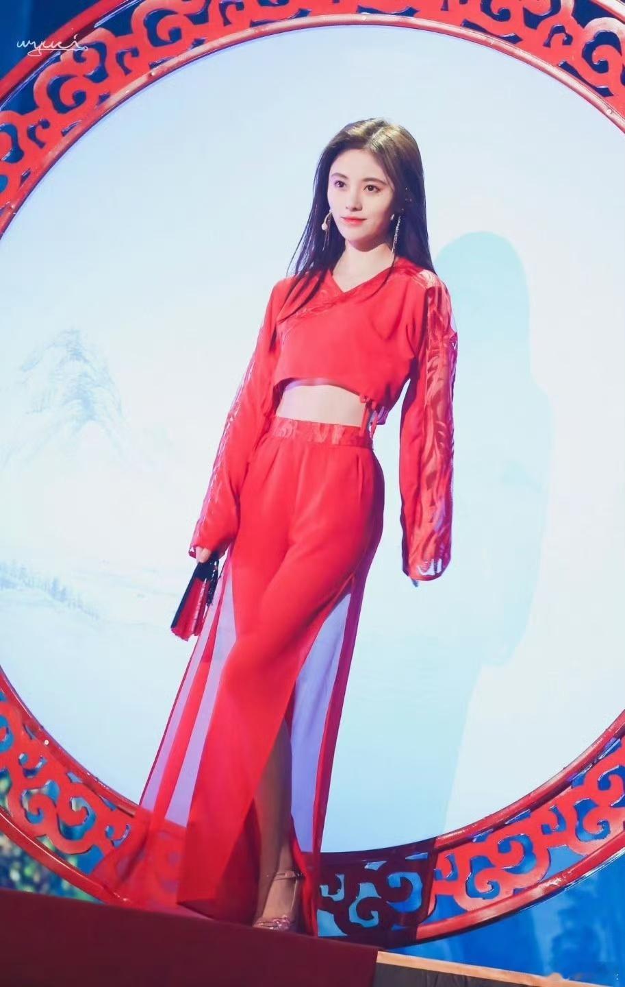 鞠婧祎红昭愿名场面一眼万年认真对待舞台的事业鞠出场的每一秒都是名场面😍!爱看鞠