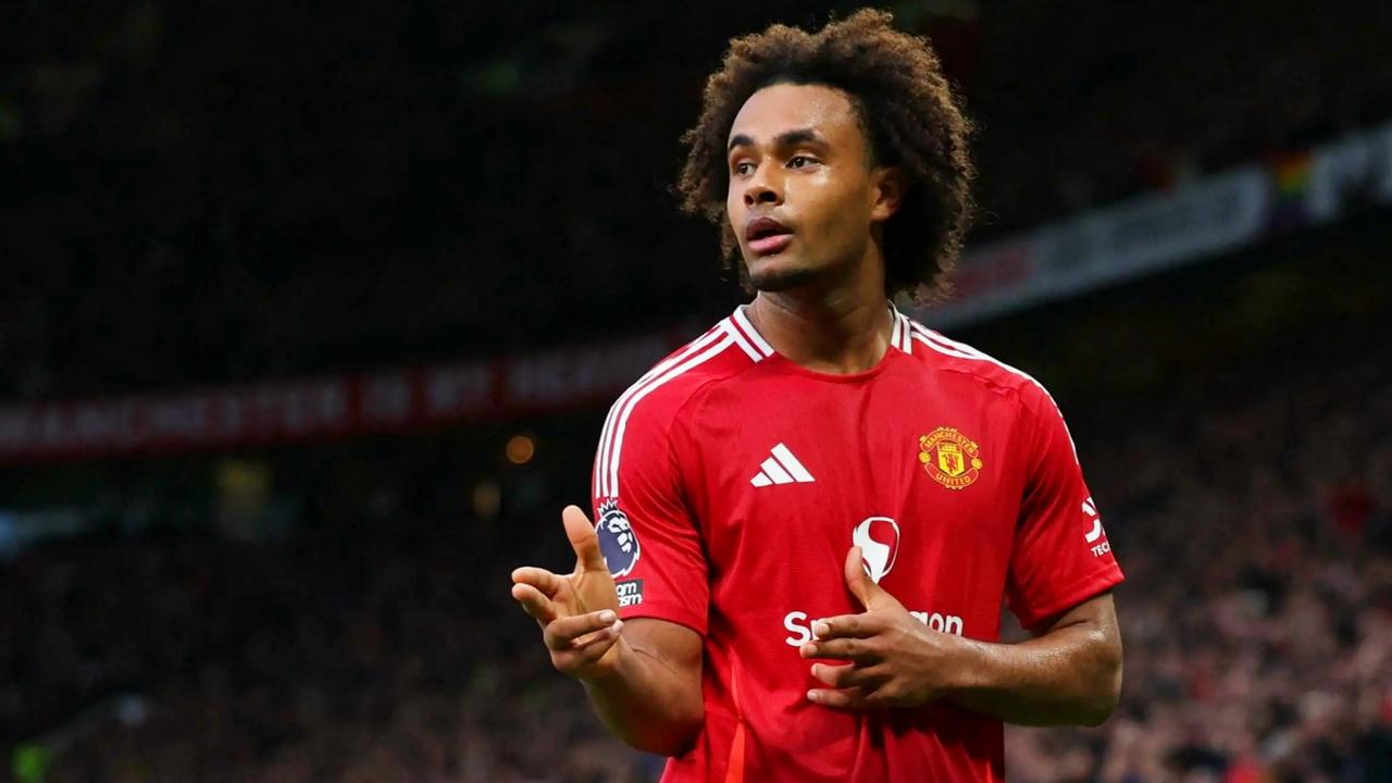 曼联随队记者消息，原本有意离队的齐尔克泽目前更倾向于留在曼联。
齐尔克泽相信球队