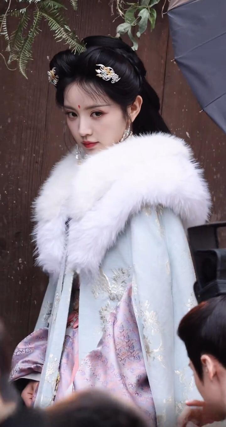 嫁金钗阵容官宣嫁金钗 熟人局太好嗑！田曦薇陈紫函的合作，梦回《卿卿日常》，这波选