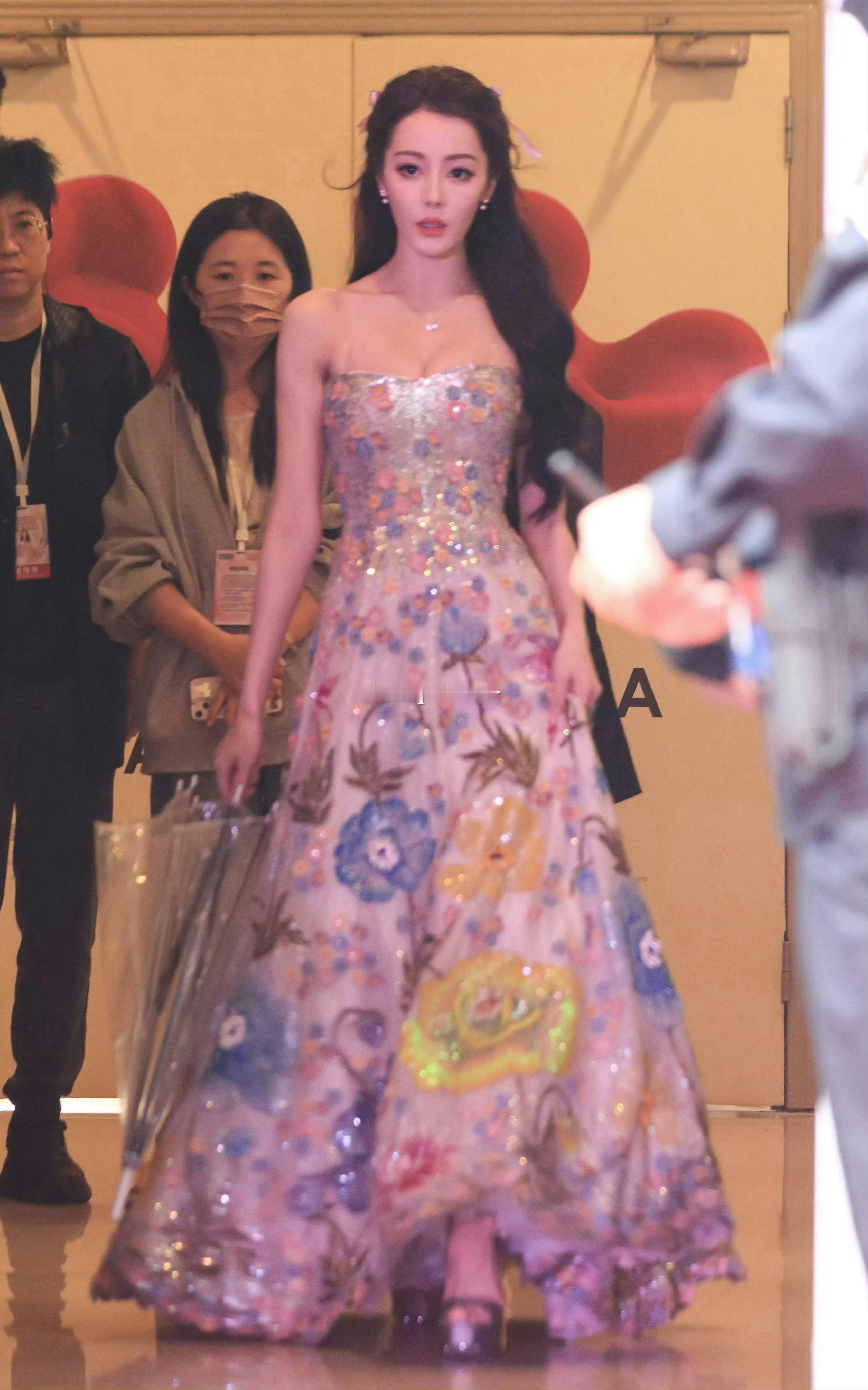 【美神】迪丽热巴卫蓝人类对迪丽热巴美貌的开发不足百分之一 ​ ​​​