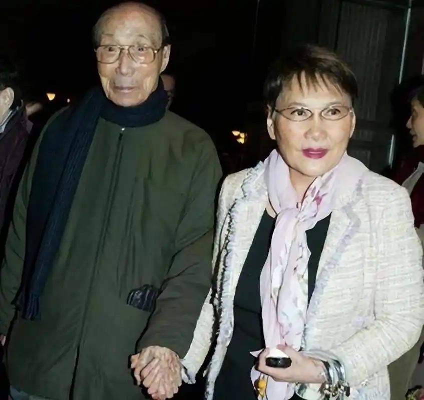 一位情感专家说：“男人到死都要牢记：跟你有过肌肤之亲的女人，你一定要给她花钱。因
