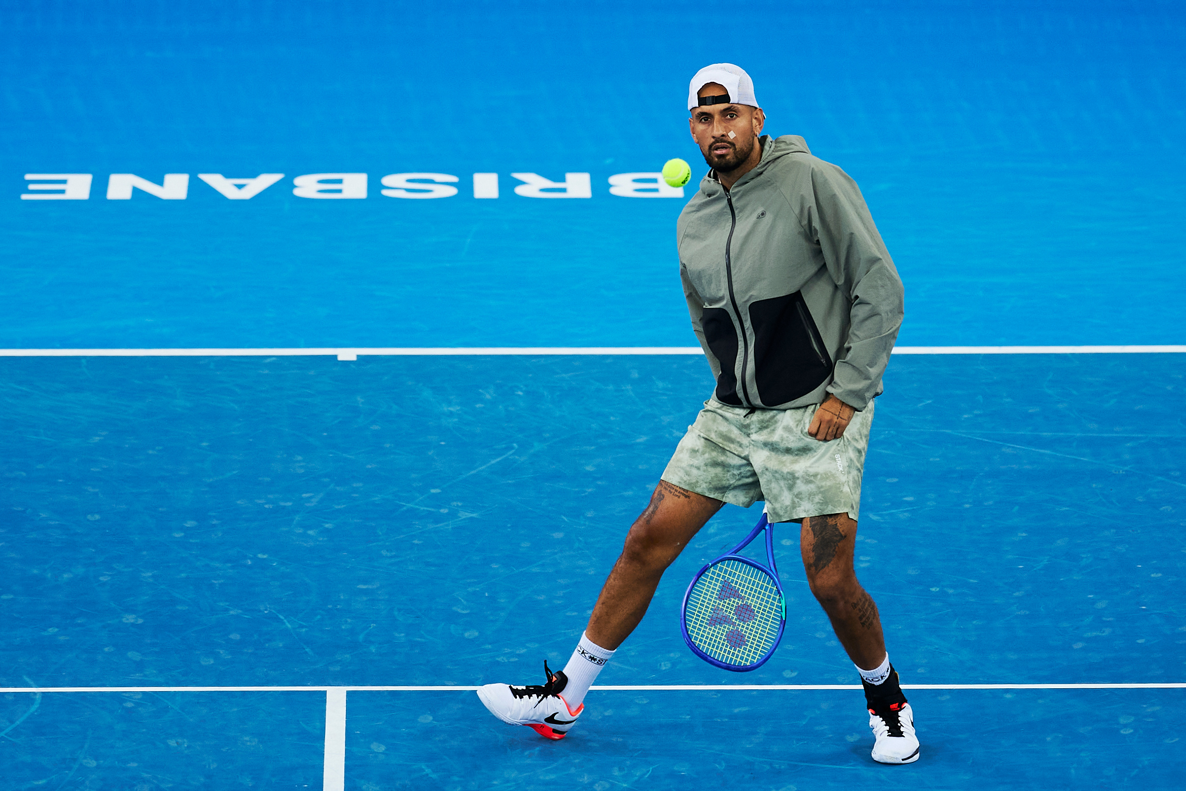 爱秀到极致的克耶高斯云淡风轻的胯下击球！摄影：记者 李建艺拍于布里斯班澳网202