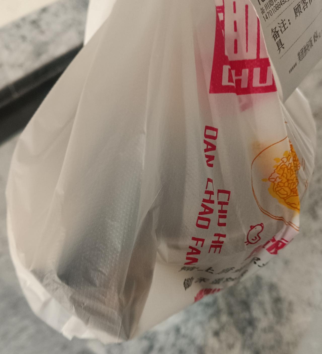 北漂打工人的生活啊，真的是太不容易了啊，一天早饭不敢吃，只吃中午饭和晚饭，一天光