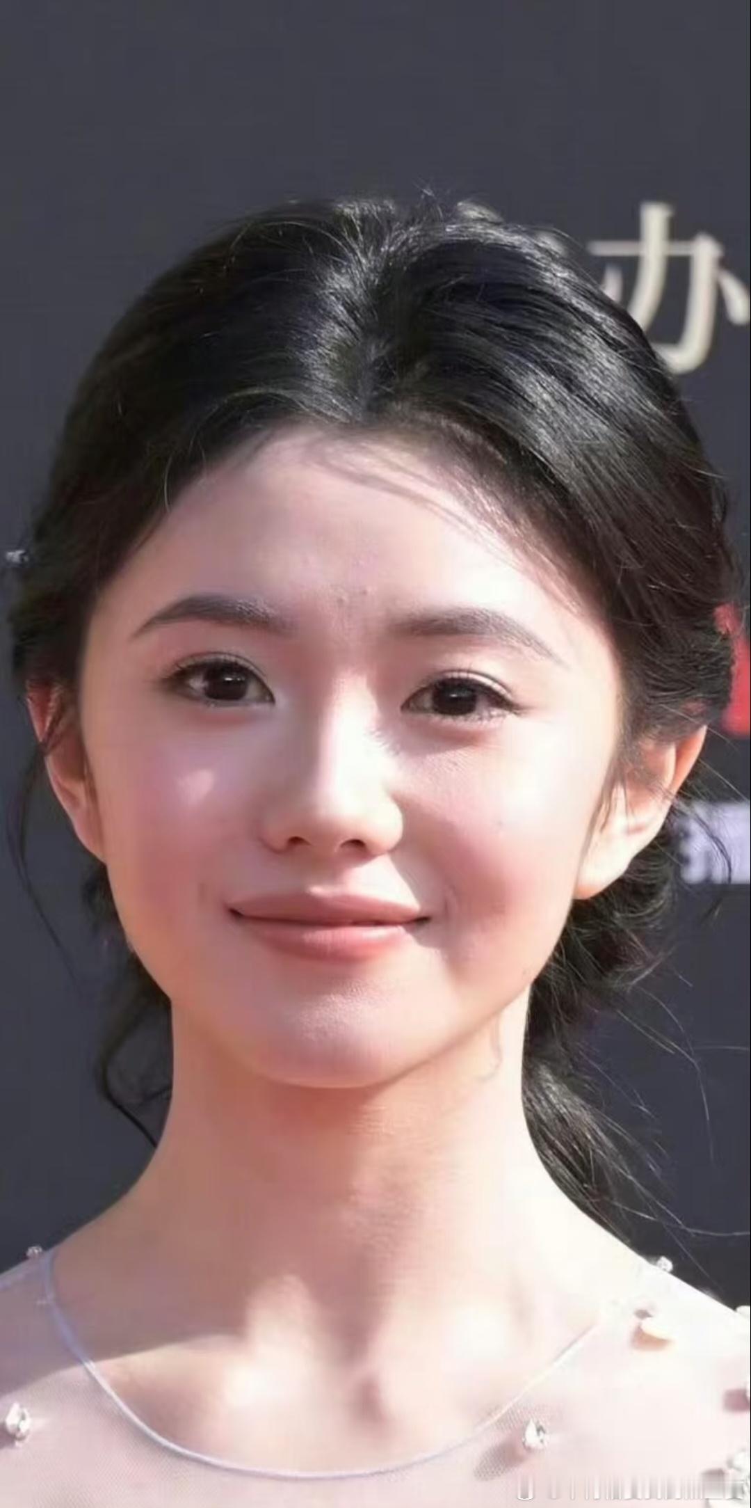 刘浩存真的长了一张完全没有医美痕迹 自然美的脸……不用过多修饰就很有灵气 