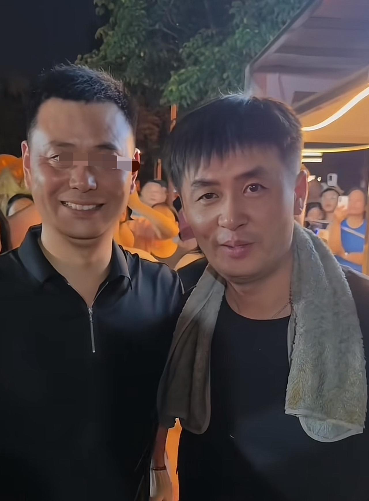 终于露正脸了，看看像吗？

很多人说体会到了莞莞类卿的杀伤力了，只是三分像他，就