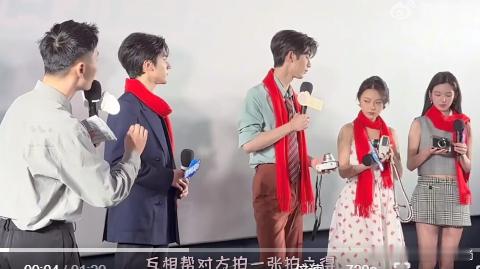 165190身高差拍照模板来了 《樱桃琥珀》追剧团这幕太好代入了！张凌赫举着相机