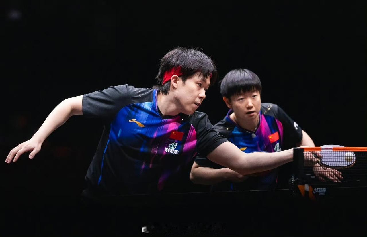 恭喜国乒两对混双组合首轮均3:0战胜对手，混双小组第一轮比赛已经全部结束。
香港