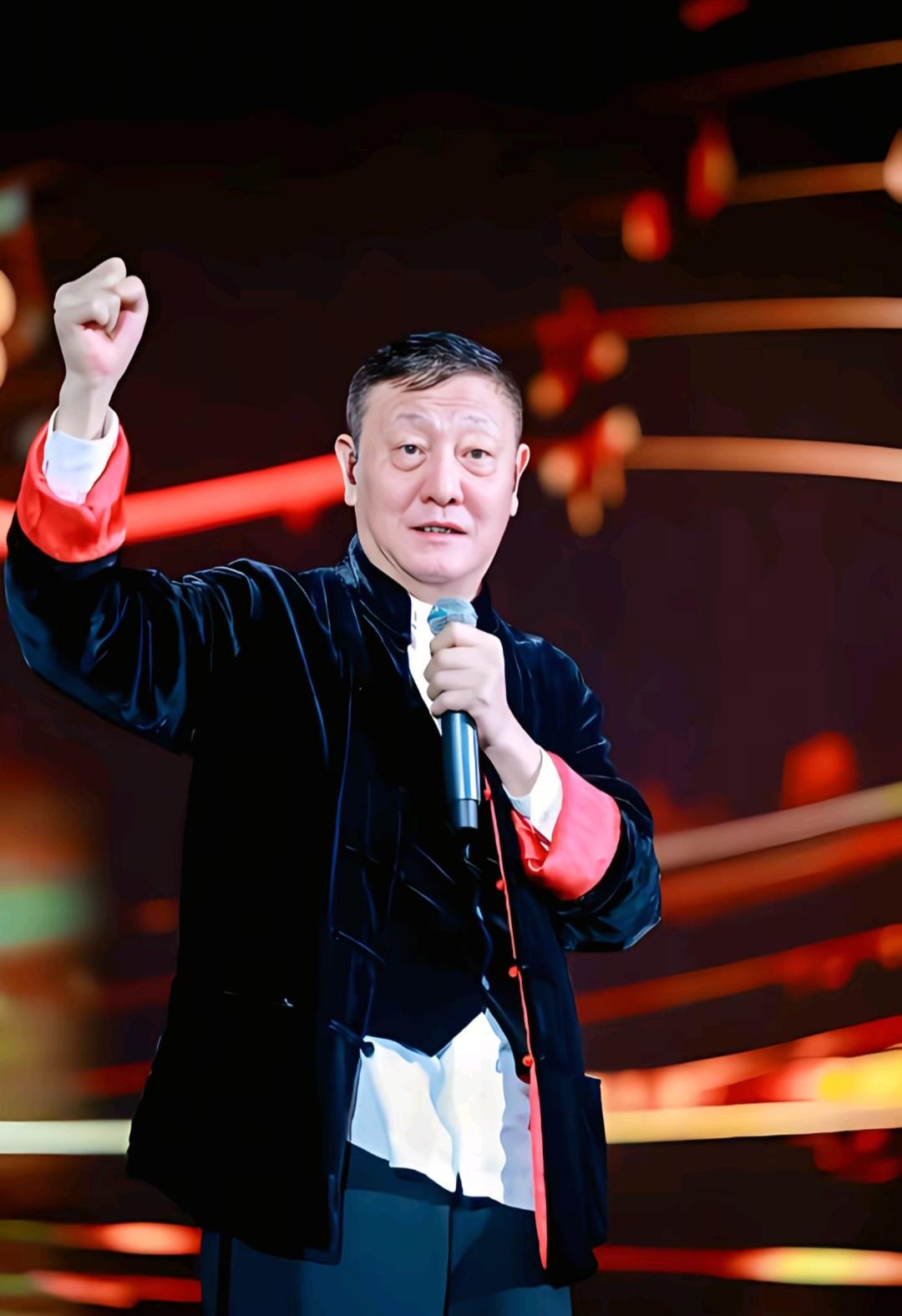 2025年，
韩磊被女网友爆料出轨，
搞大自己的肚子和偷税漏税，
当时韩磊称已报