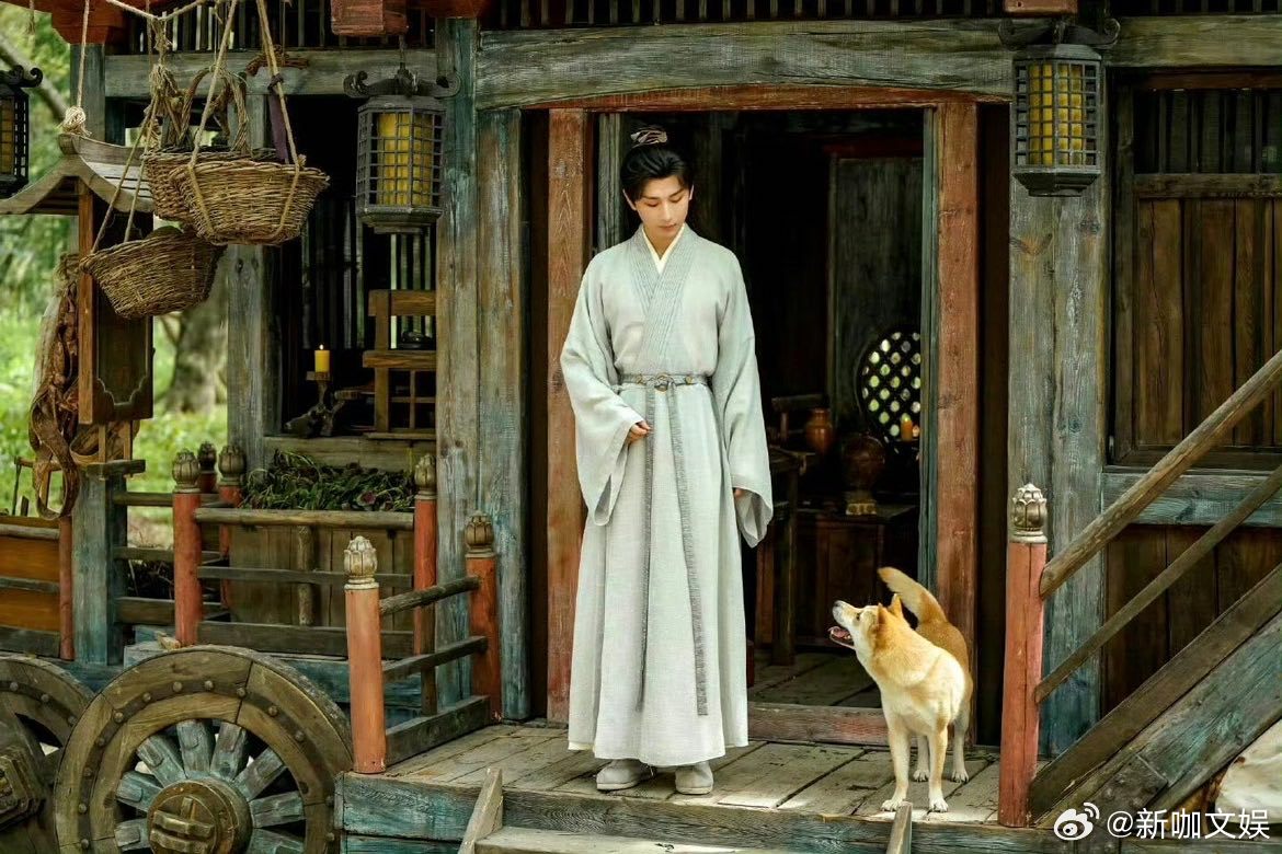 李莲花真的长命百岁了  看到李莲花长命百岁，满心都是欢喜，他在某个角落好好生活着