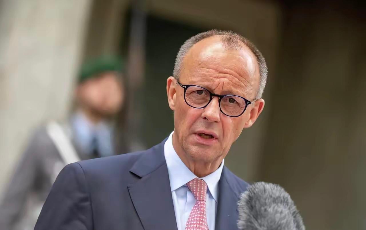 这脸变得也太快了！

没俩月前还跟着美国在南海仲裁、人民币汇率上扎刺，话讲得梆硬