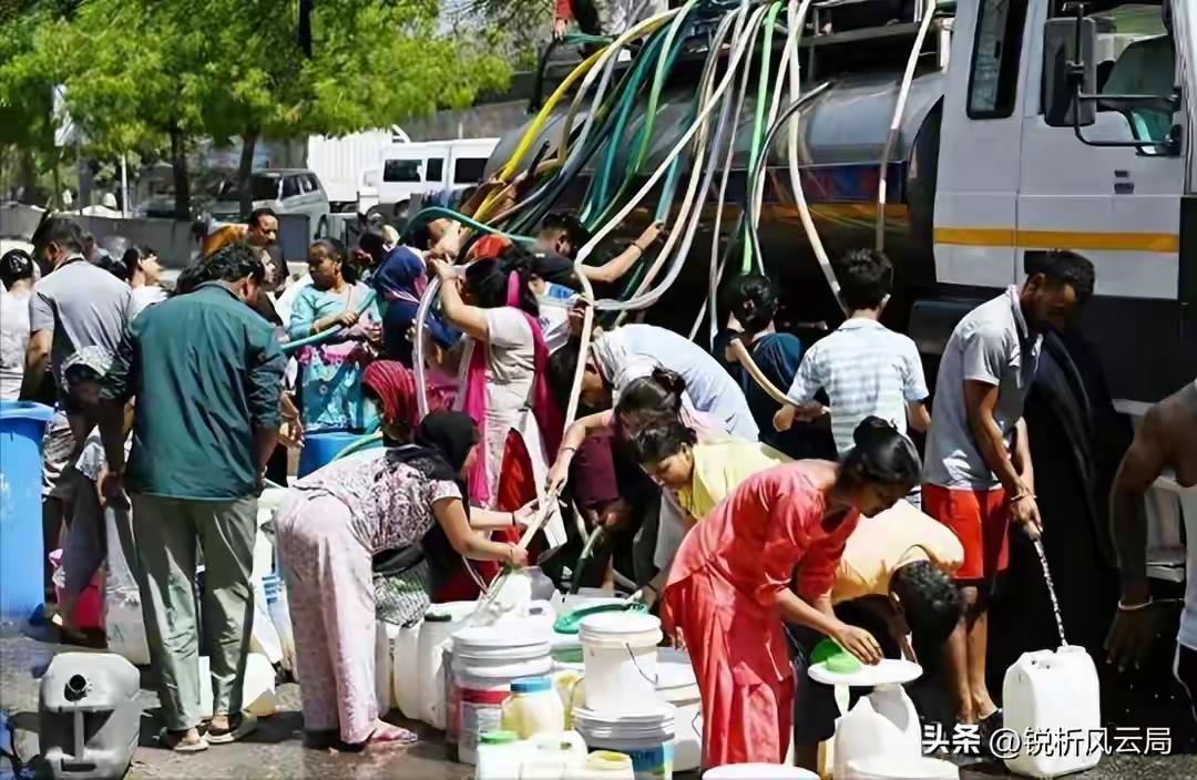 离谱到家！印度网友扬言炸开喜马拉雅降温，无知阴招暴露认知短板
 
印度人提议炸掉