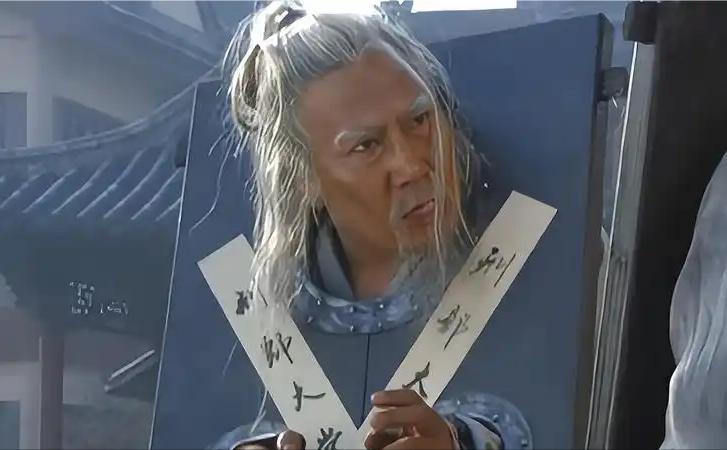 77岁，退休多年，手里攥着朱元璋亲赐的免死铁券，儿子还娶了公主——你以为这样就能