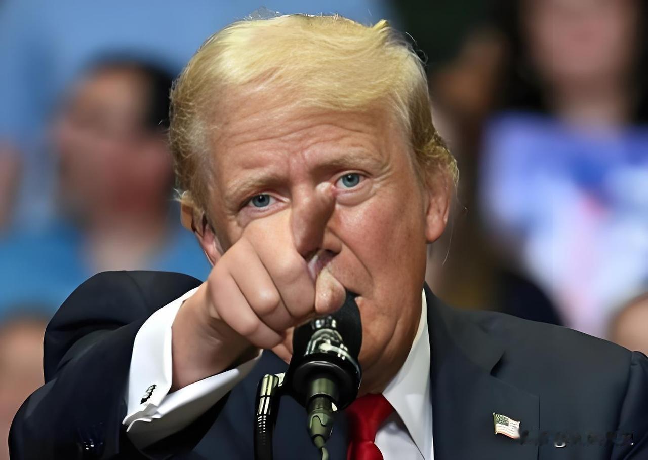 特朗普傻眼了！就在他出售武器装备给台湾，中国首次以“武力”威慑美国，中国公开表态