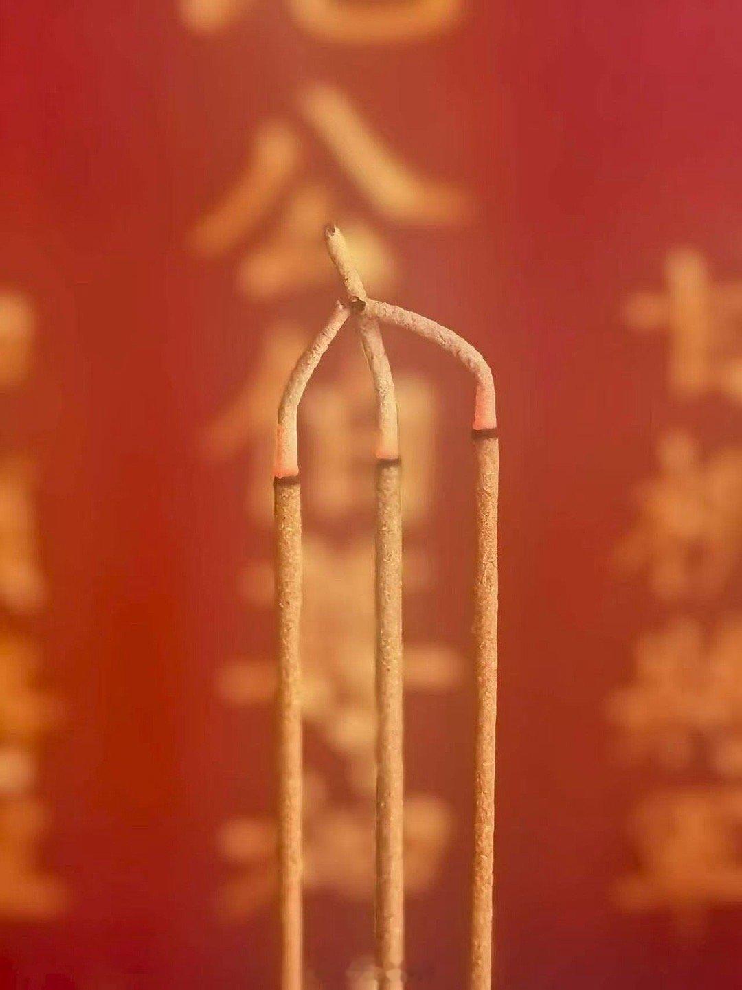 有时候你做不成一件事，那是老天在保护你。你看似失去那个所谓的爱人，有可能是你不该