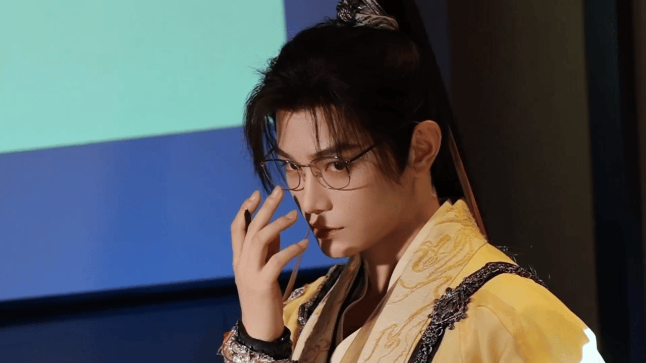 #丁禹兮给我迷成智障了#丁禹兮把21世纪的慕声演绎得帅到极致，在拍摄出发视频中，