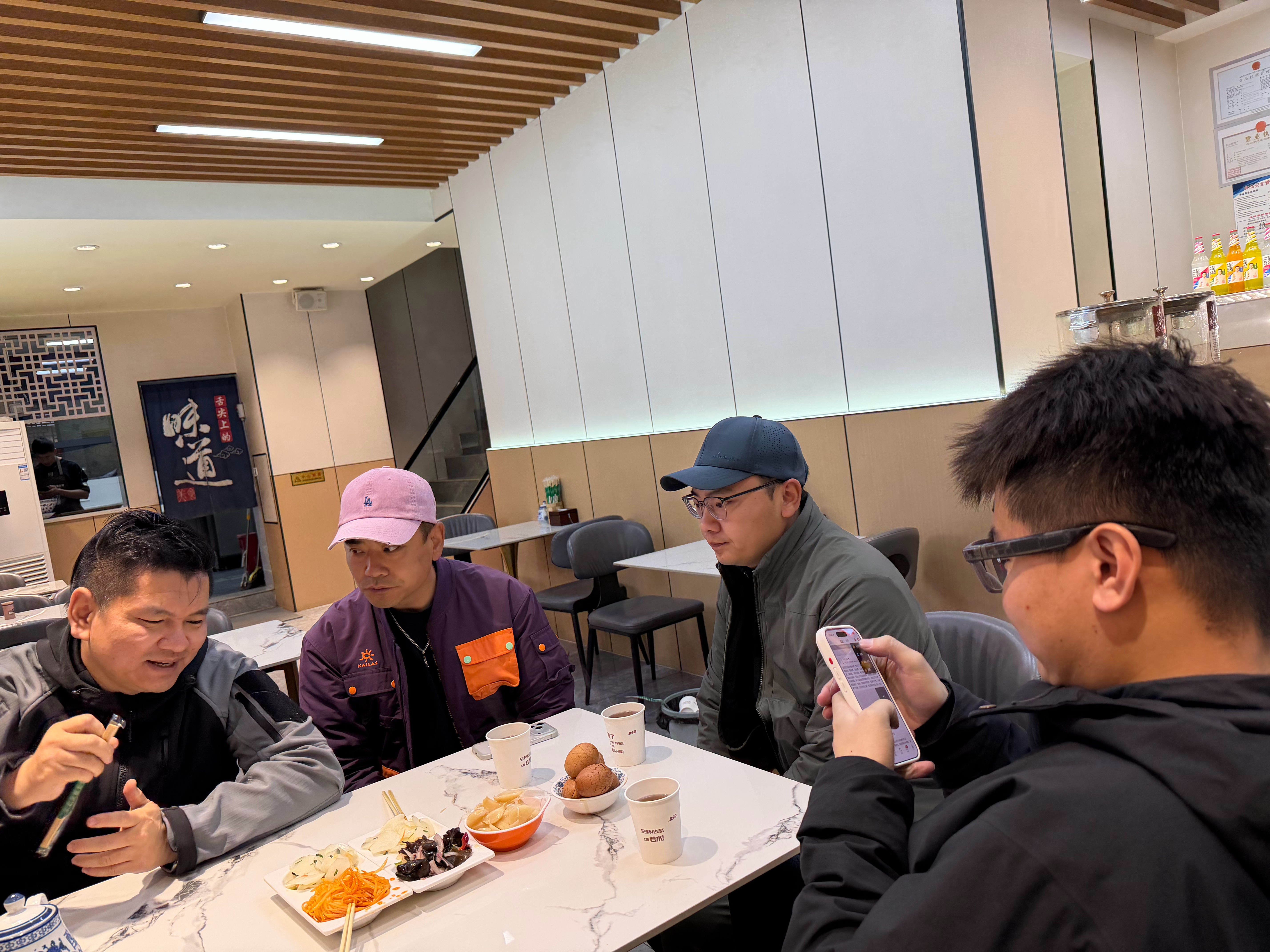 时隔8小时 到了为表歉意请我们四个来顿兰州