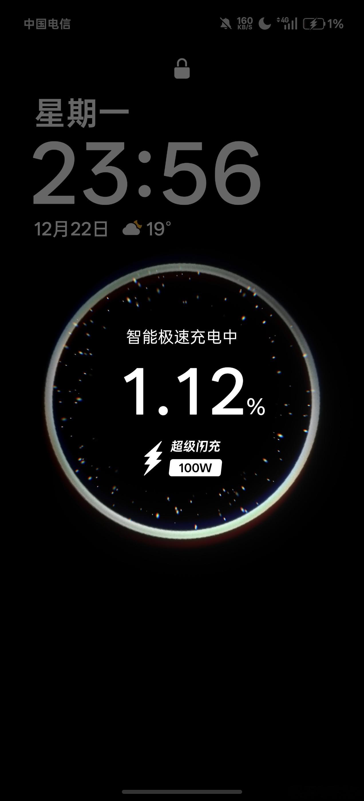 一加Ace6T搭载8300mAh大电池，配备100W超级闪充，充电速度还可以，从