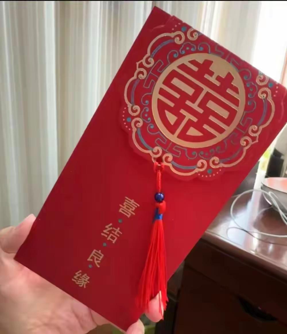 开眼了!闺蜜随600我回660，她竟要880块！
闺蜜出嫁我回了660礼金，她居