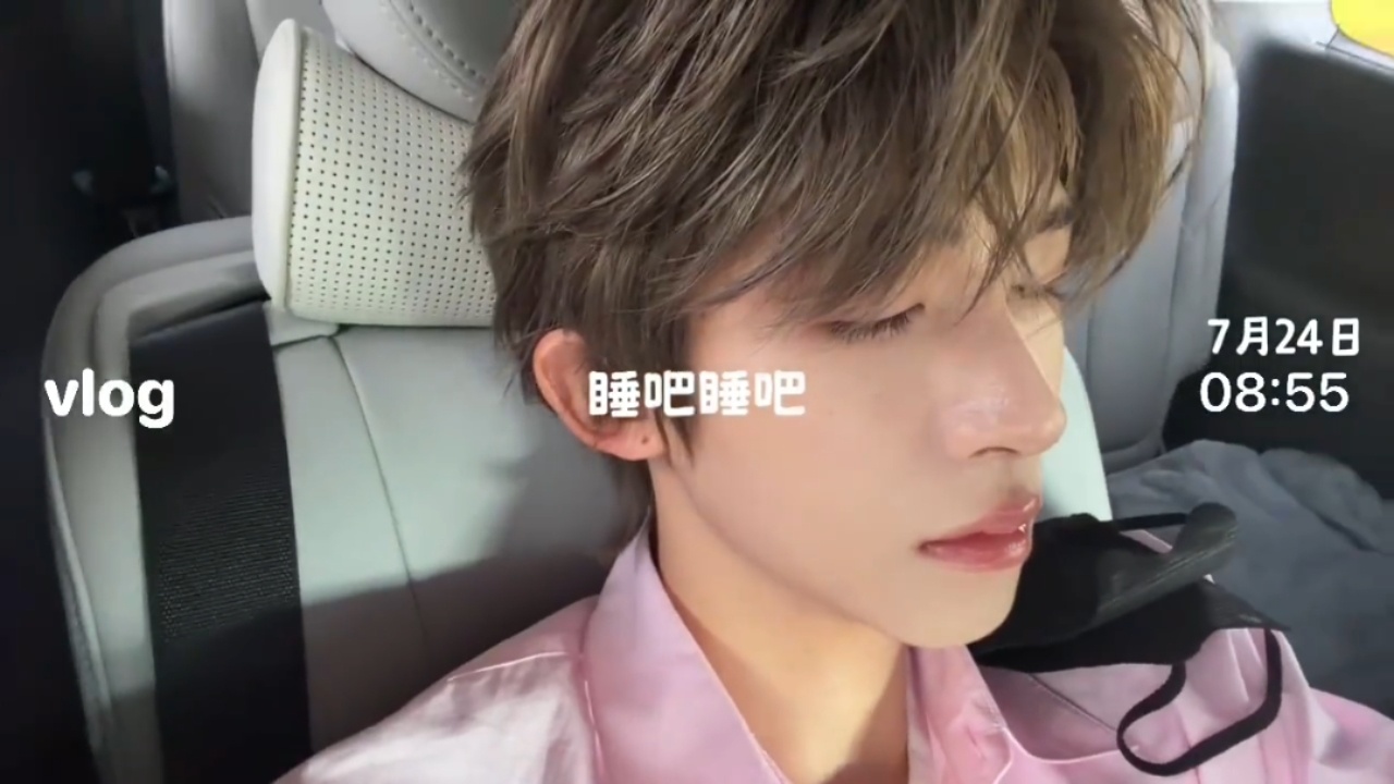 Vlog的每一帧真的都美我一跳萌我一跳