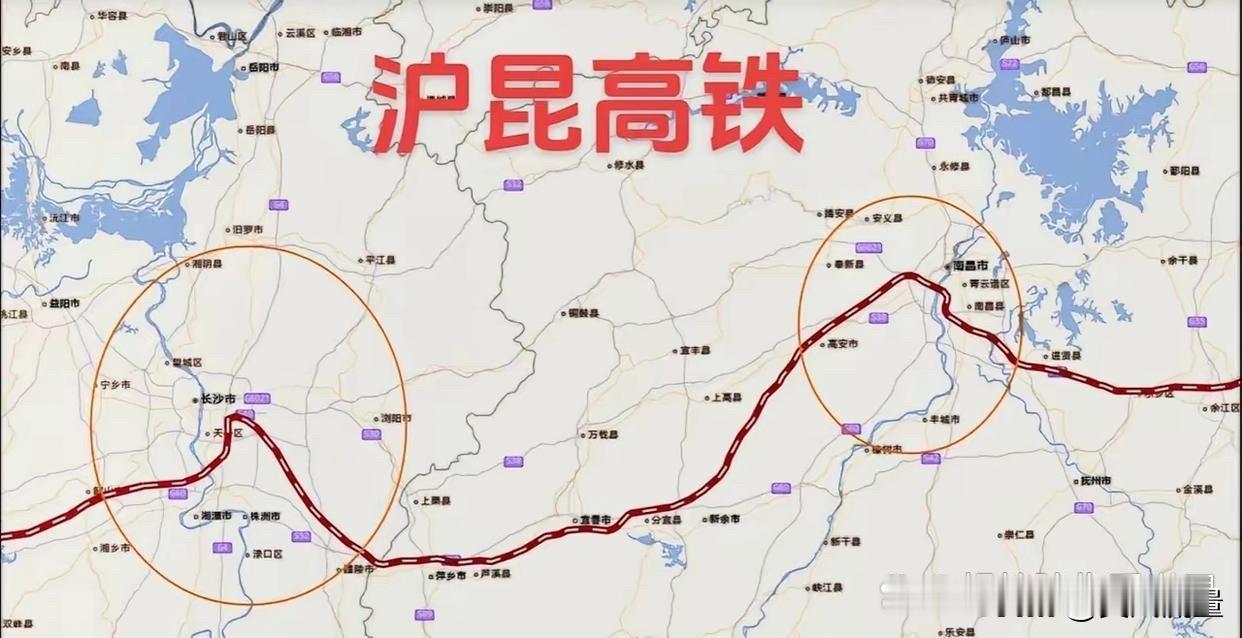 总有人吐槽沪昆高铁的大转弯，在列车运行过程中，大转弯必定会产生更大的空气阻力和运