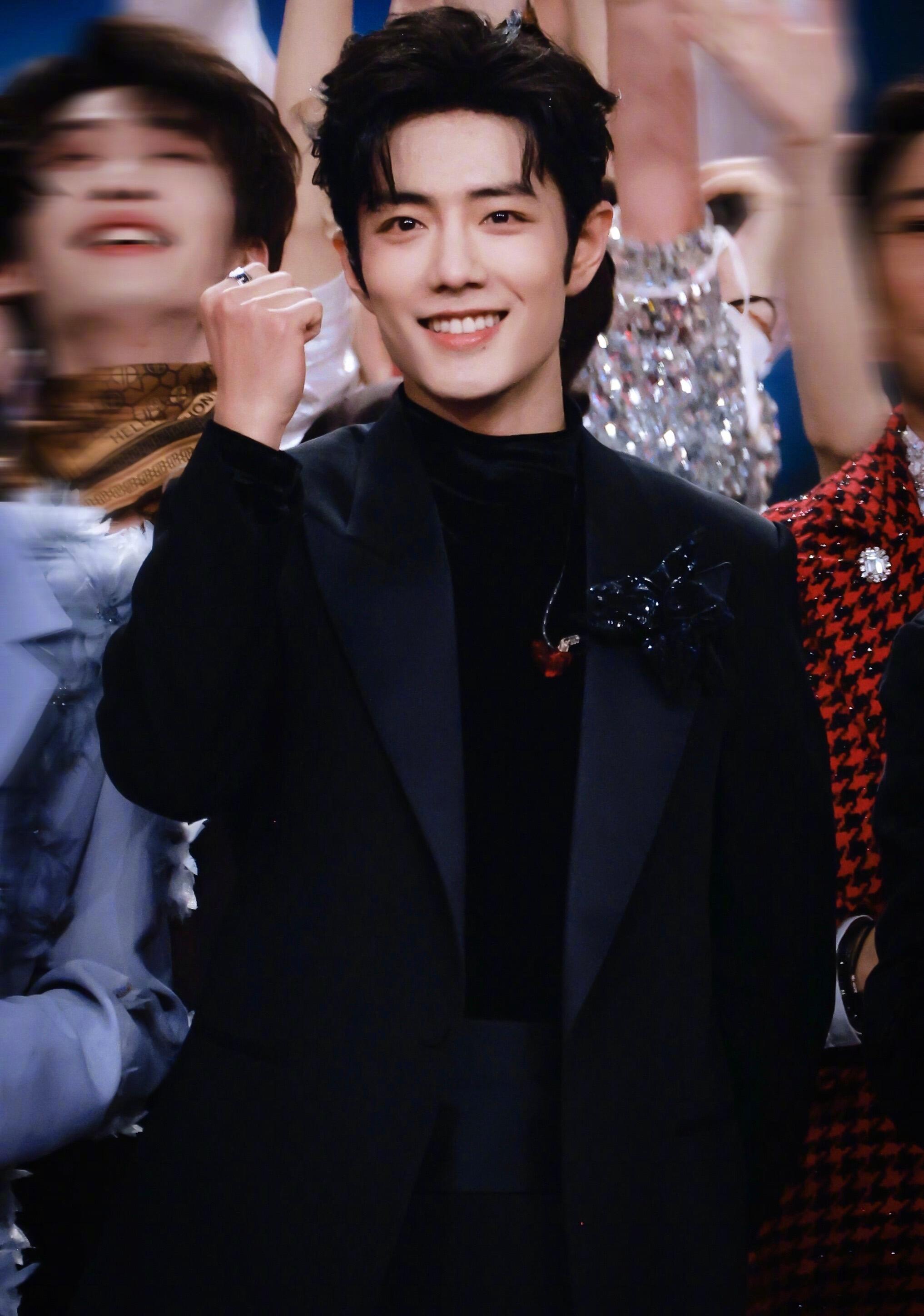 #晚安咪语##肖战的笑有治愈人心的力量#肖战一笑全世界都亮了，谁能拒绝对你这样笑