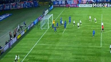 就给了20分钟的幻觉，真的，就20分钟。
我人都看傻了，以为今晚来的是切尔西蓝军